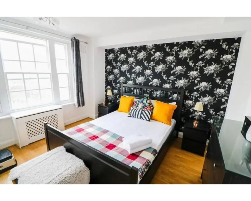 Chique & Spacious top floor 1Bed Oxford St.