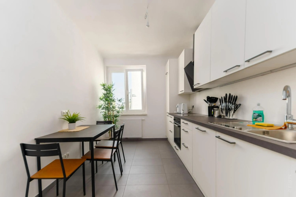 King bed home, 3 bed rooms, Ideal for groups of Ten, 16