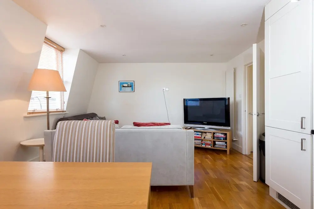1 Bedroom Apartment in Maida Vale With Terrace