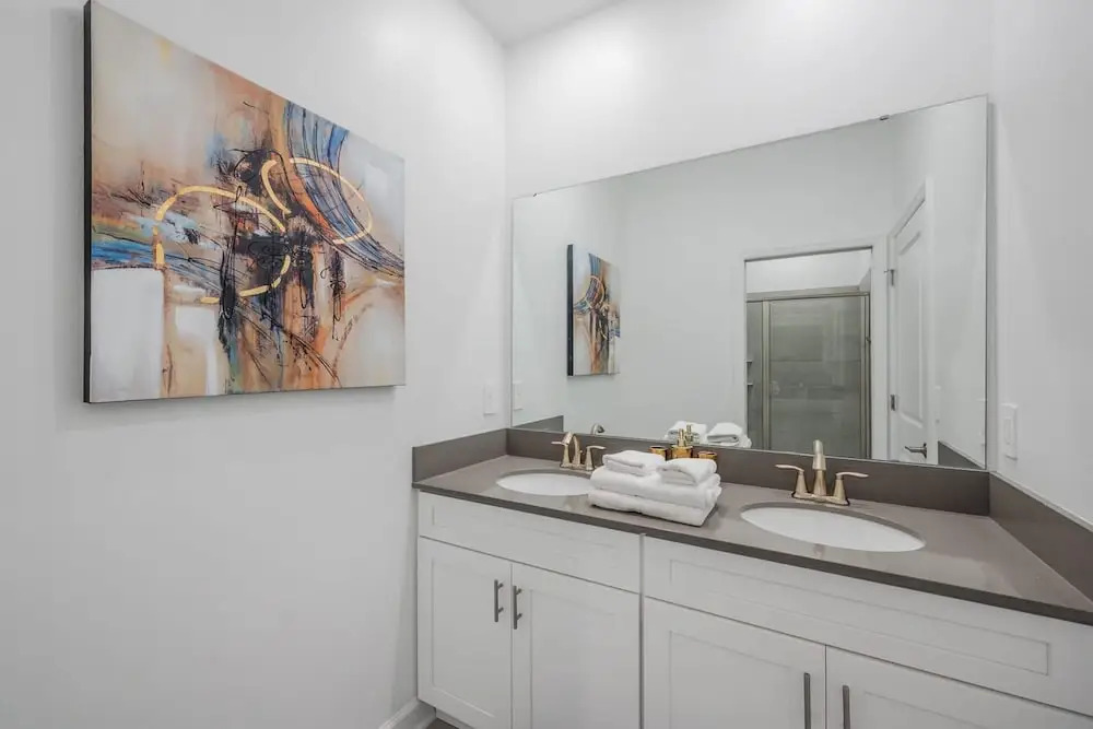 Luxury Chic Modern Home Prime Location