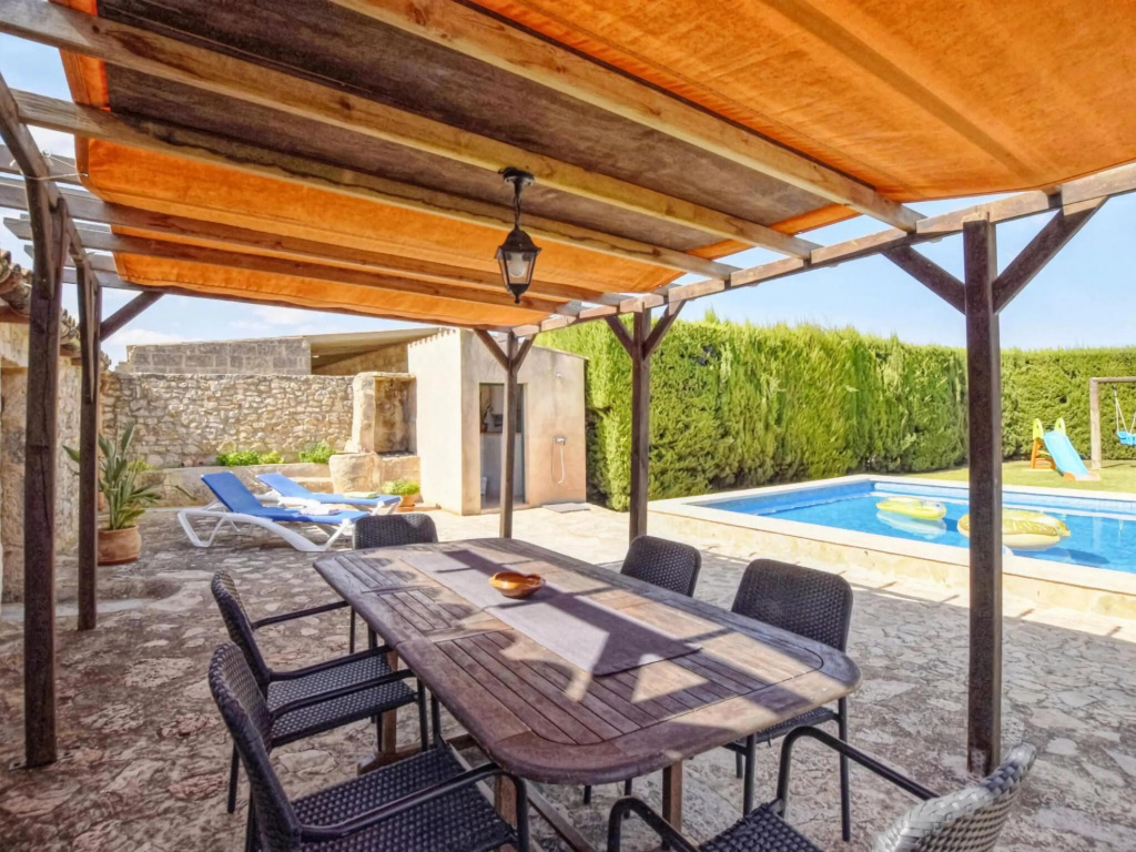 Lovely Holiday Home in Vilafranca de Bonany with Pool and large garden