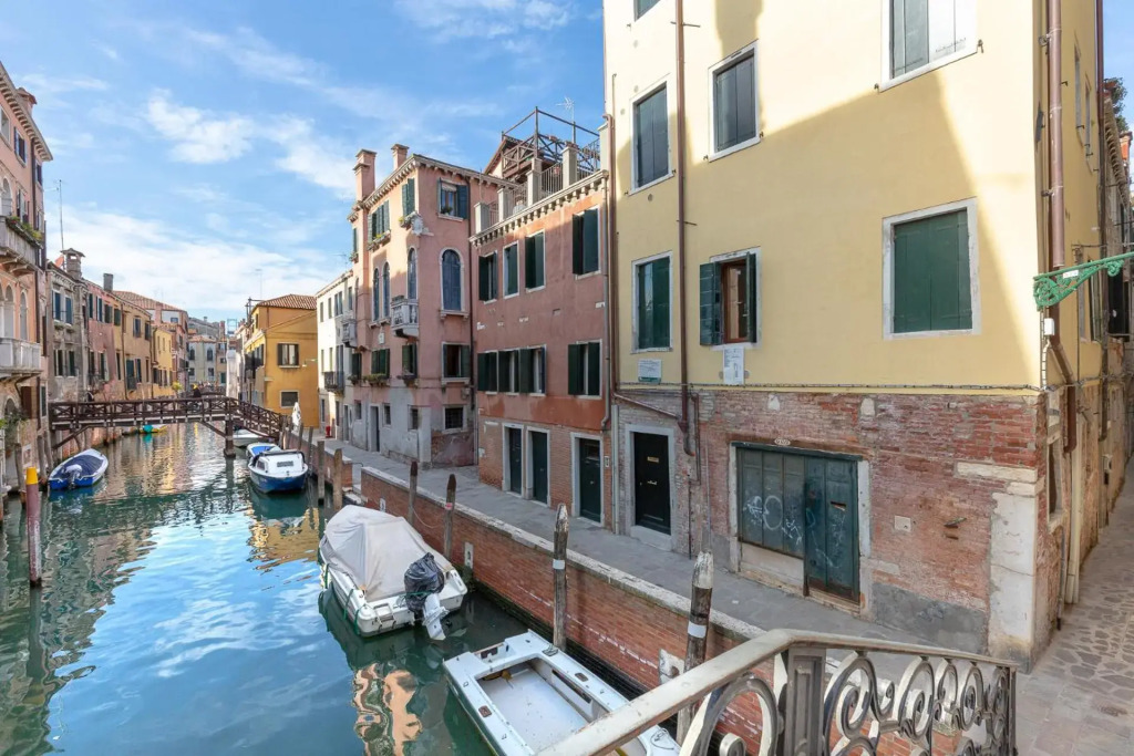 Ca Cappello Venice Apartment 1 with Canal View