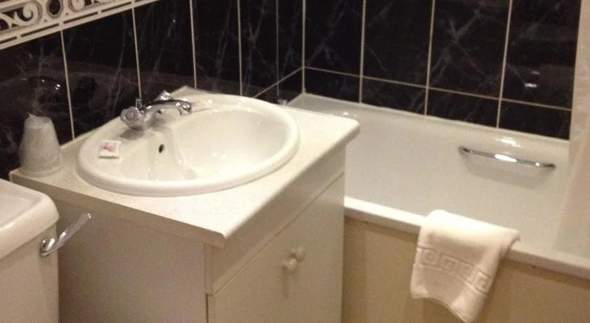 Chequers Plaza Hotel