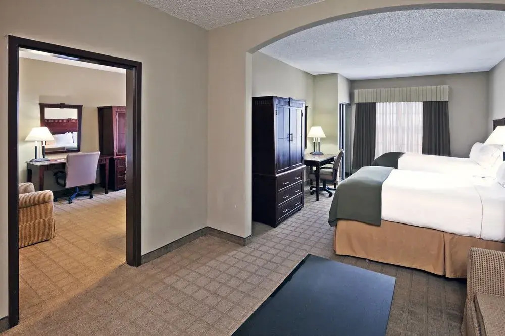 Holiday Inn Express Hotel & Suites Shawnee I-40 by IHG