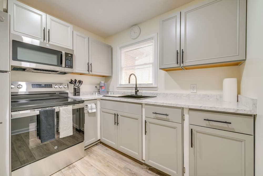 Hiking, Blackjack & More! Charming Home in Grover
