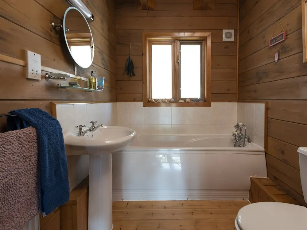 Cozy Holiday Home in Little Petherick near Beaches