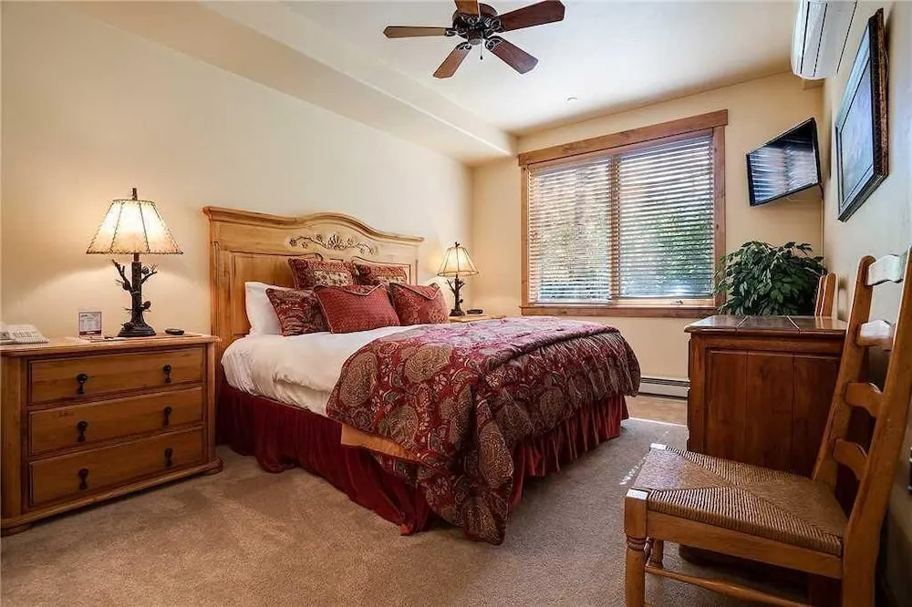 3101 Champagne Lodge, Trappeur's Crossing Apartment 2