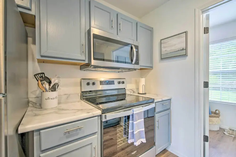 Cozy Branson Retreat w/ Balcony, 2 Mi to 76 Strip