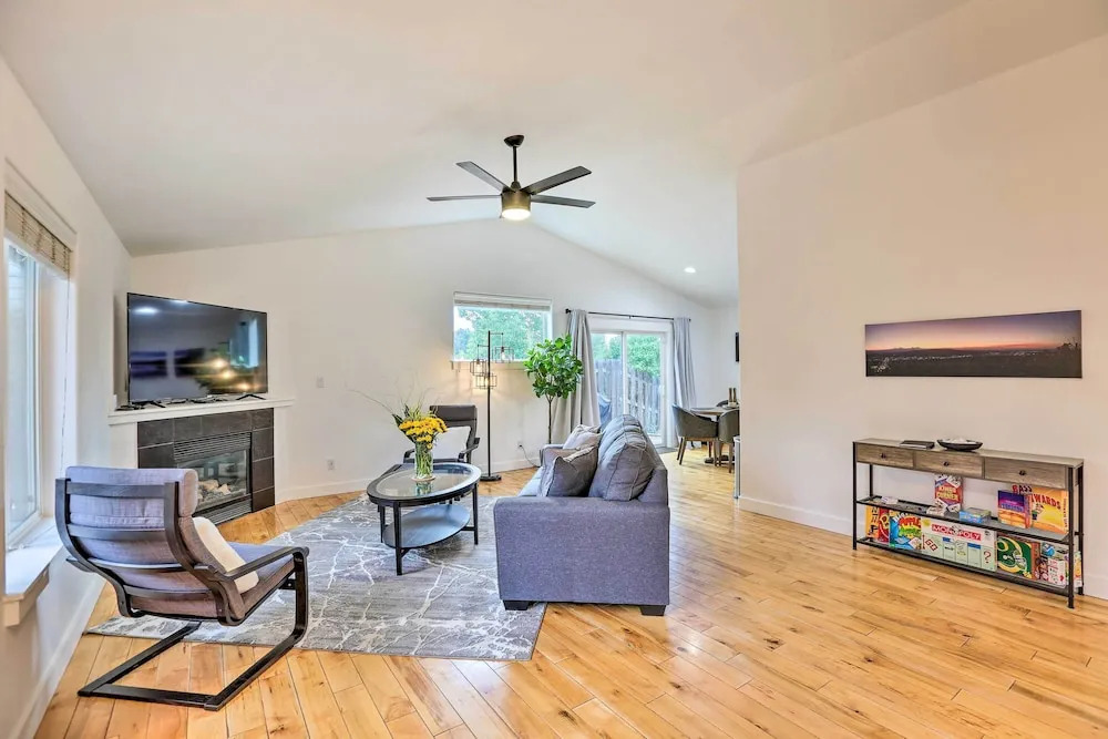 Pet-friendly Bend Home w/ Hot Tub & Patio!