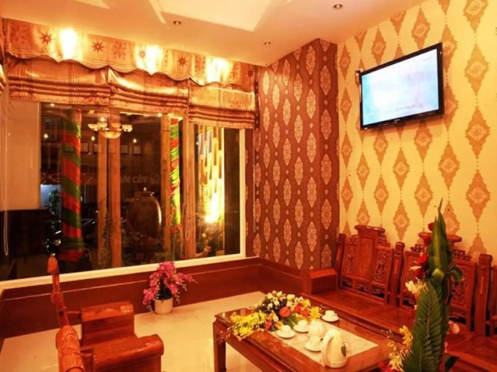 Sunflowers Hotel
