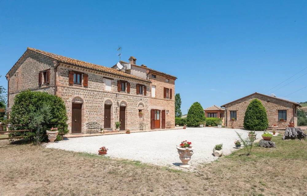 Lovely Home In Tolentino With Kitchen