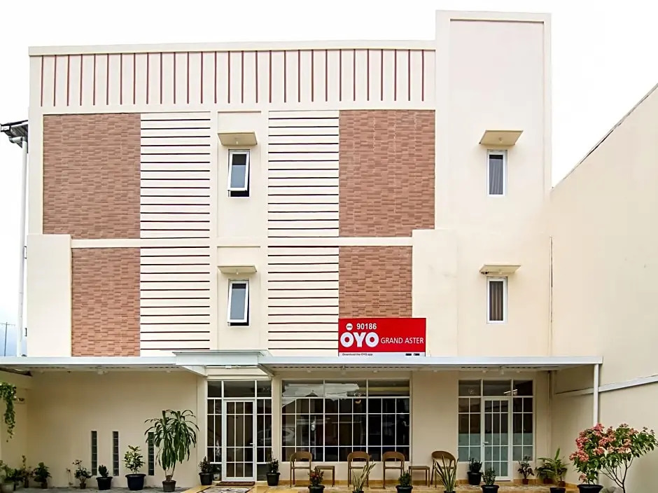 OYO 90186 Grand Aster