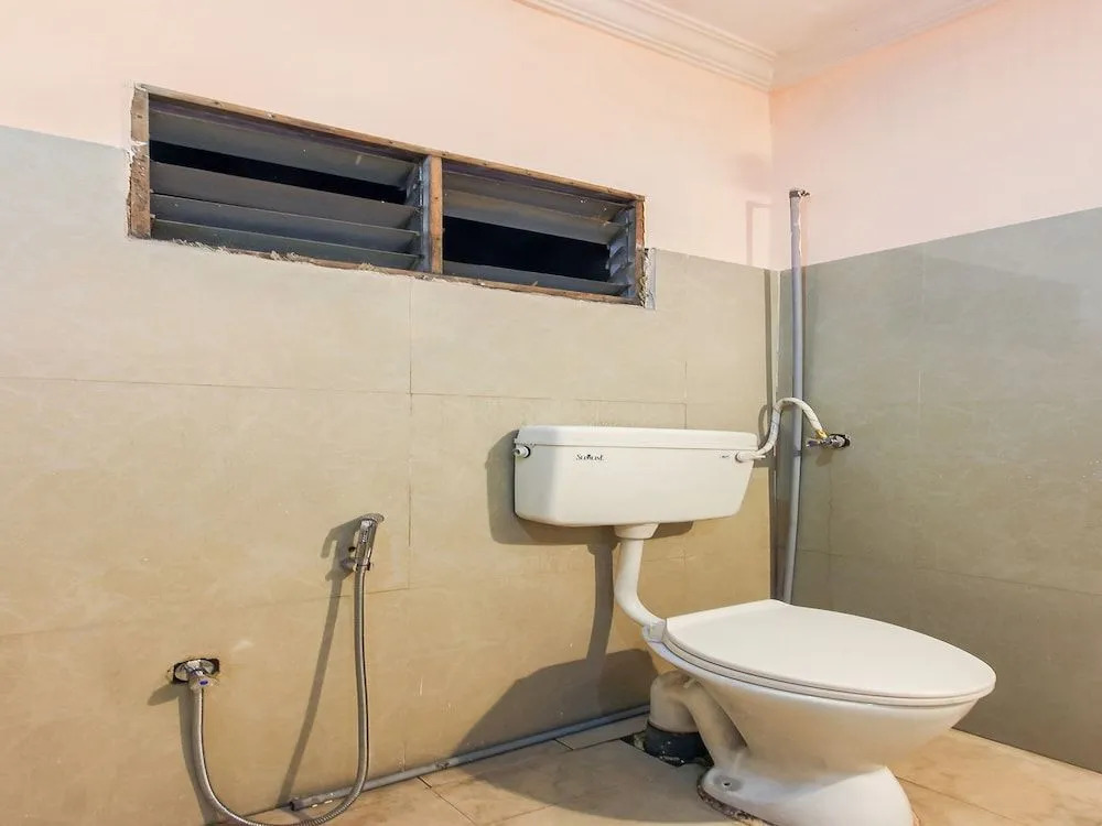 OYO 18591 Hotel Samrat
