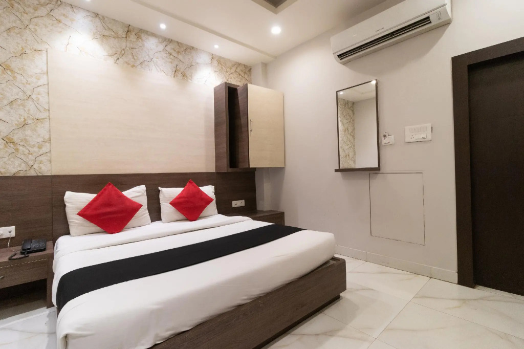 Capital O 69928 Megha Inn