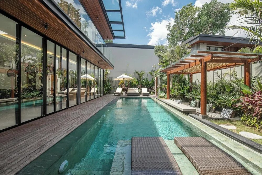 Exquisite 6BR Canggu Villa 400m to Pristine Beach