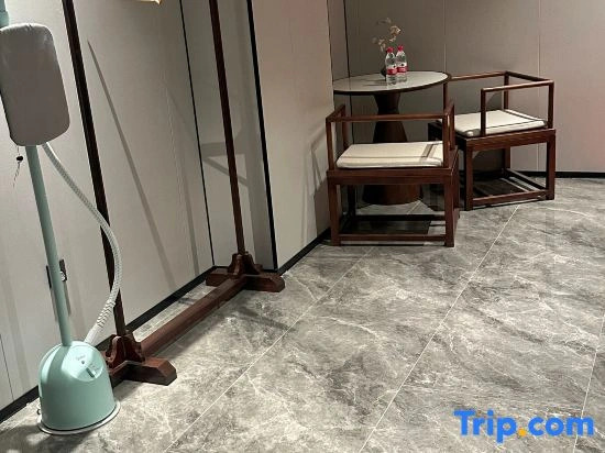 Moshang Qingju Hotel (Shenqiu  North Station . LongdingGuomao Branch)