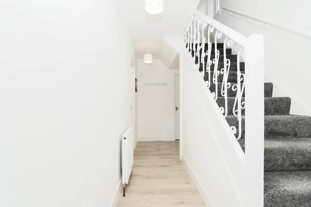 4 Bedrooms-2bath-free Parking
