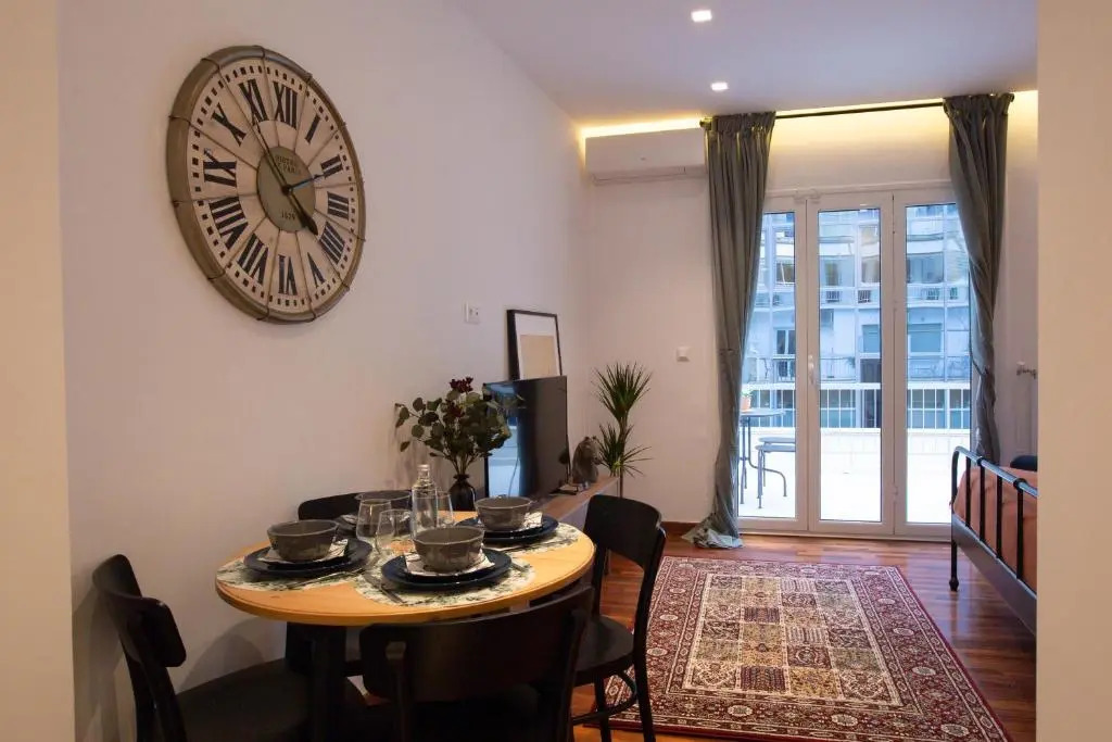 Phaedrus Living: City Luxury Flat Mavromichali