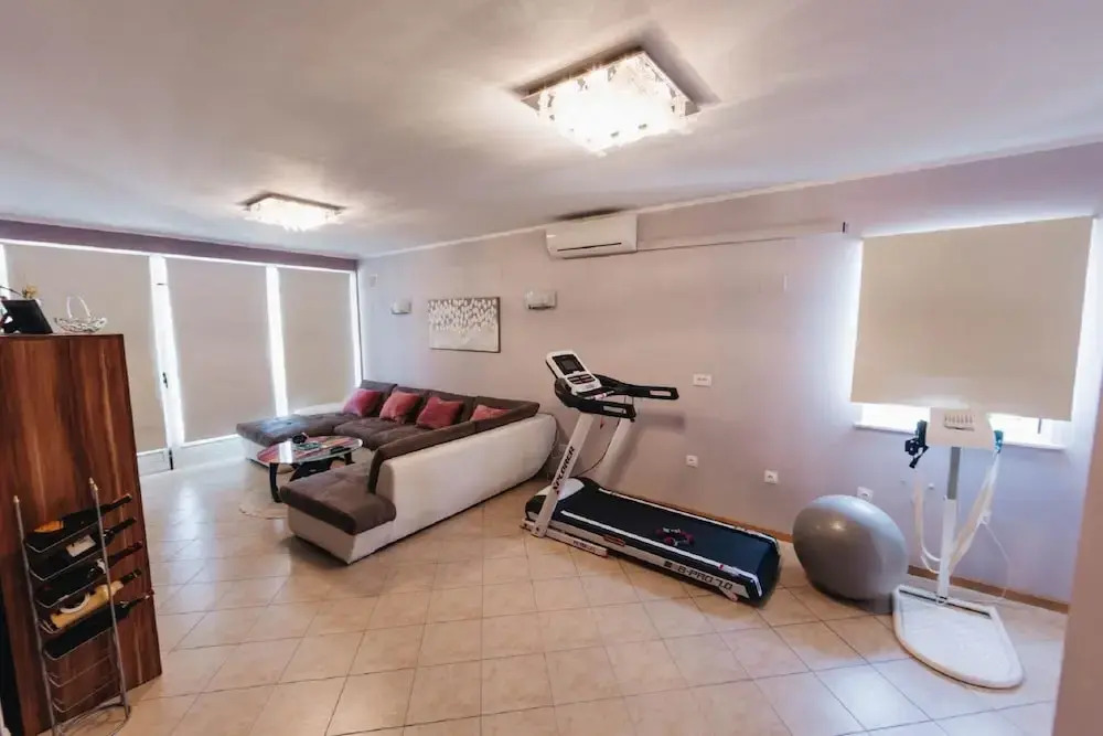 Holiday Home J D-five Bedroom Holiday Home With Outdoor Pool ID Direct Booker 21390