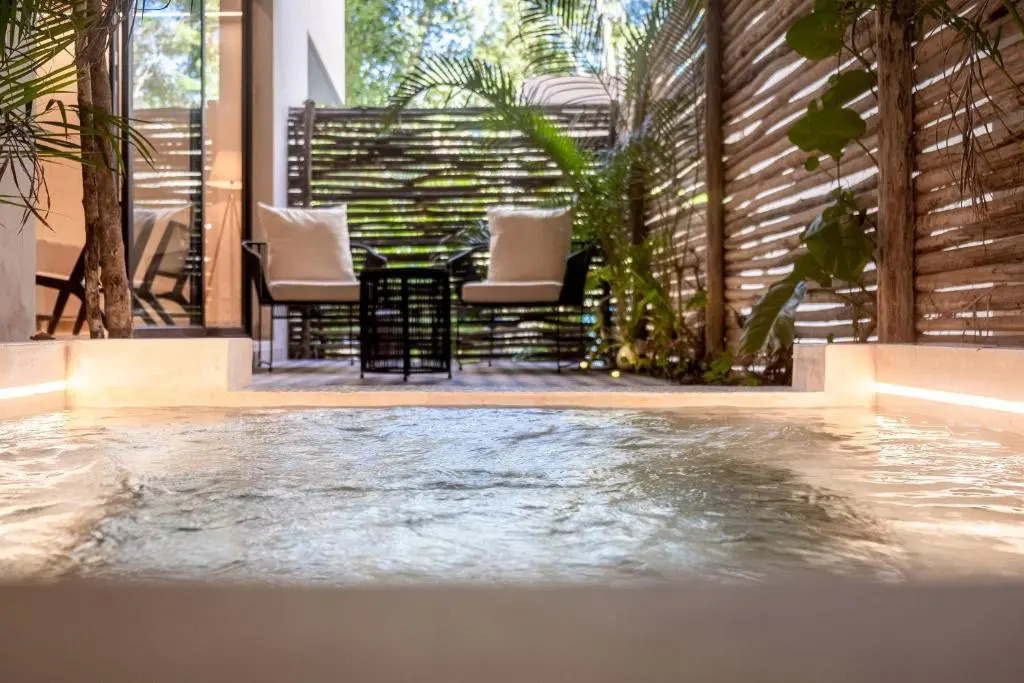 103 Cozy apartment with private terrace 2 br 2 ba