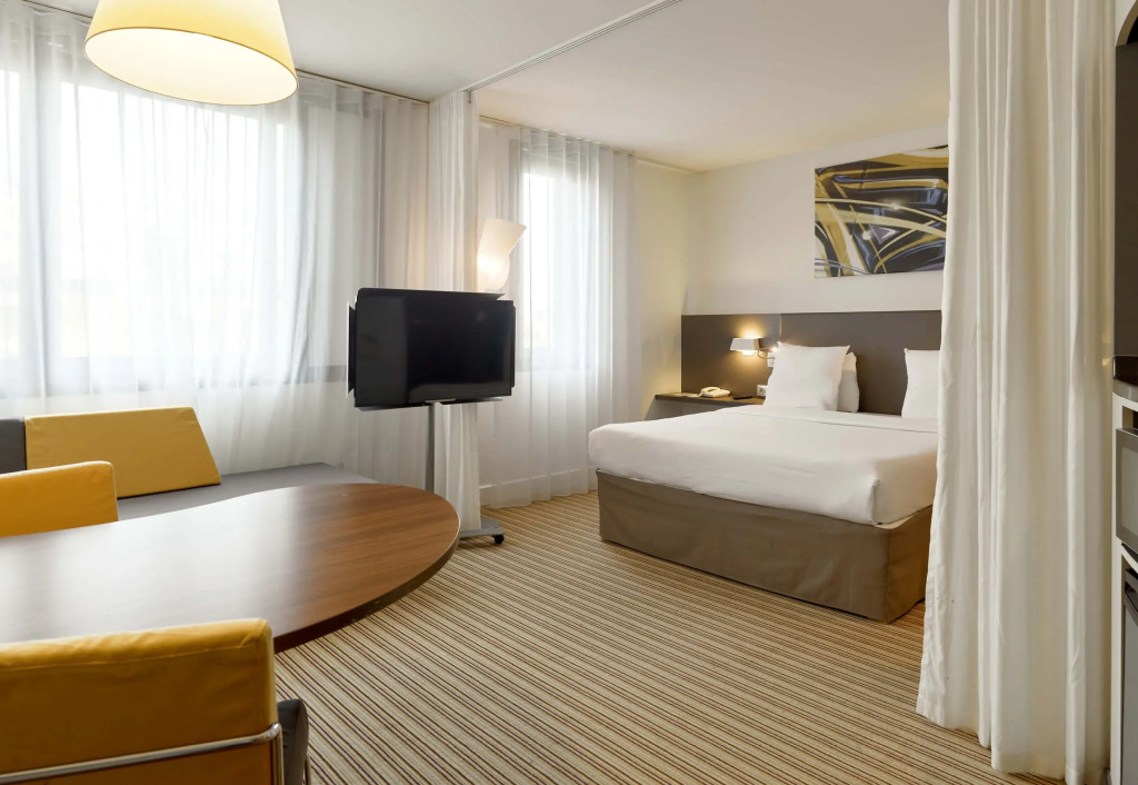 B&B HOME Rueil-Malmaison Gare