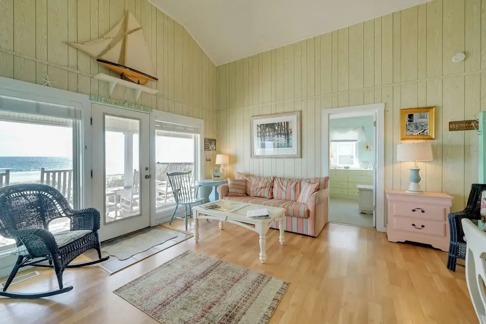 Peaceful 'cottage By The Sea' Oceanfront Home!