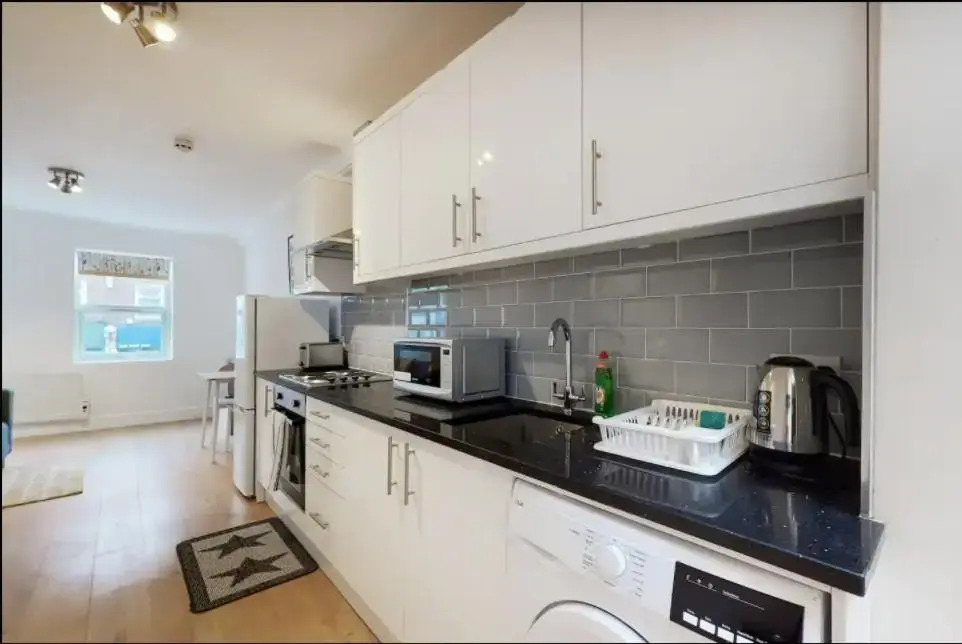 New Spacious 1 bed studio flat in Aldgate