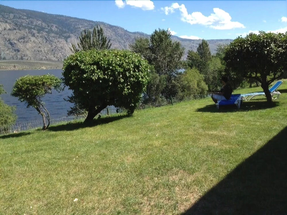 Vineyard on the Lake - 4 Bedroom Villa