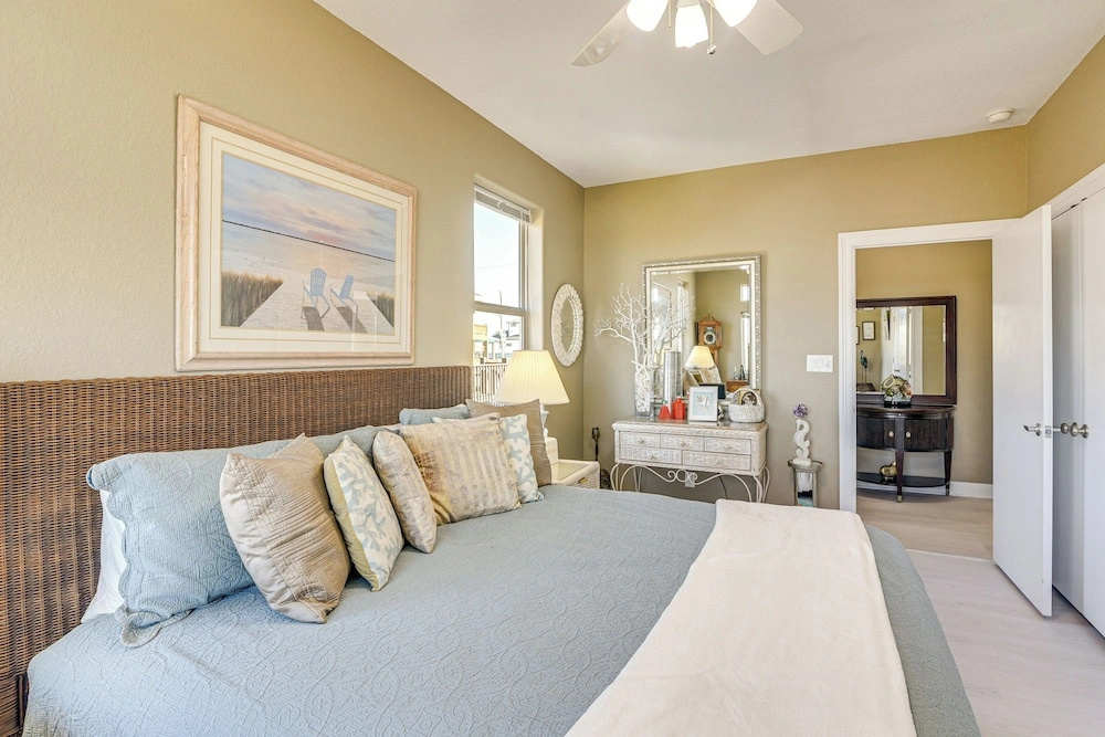 Steps to Sand: Spacious Crystal Beach Home w/ View