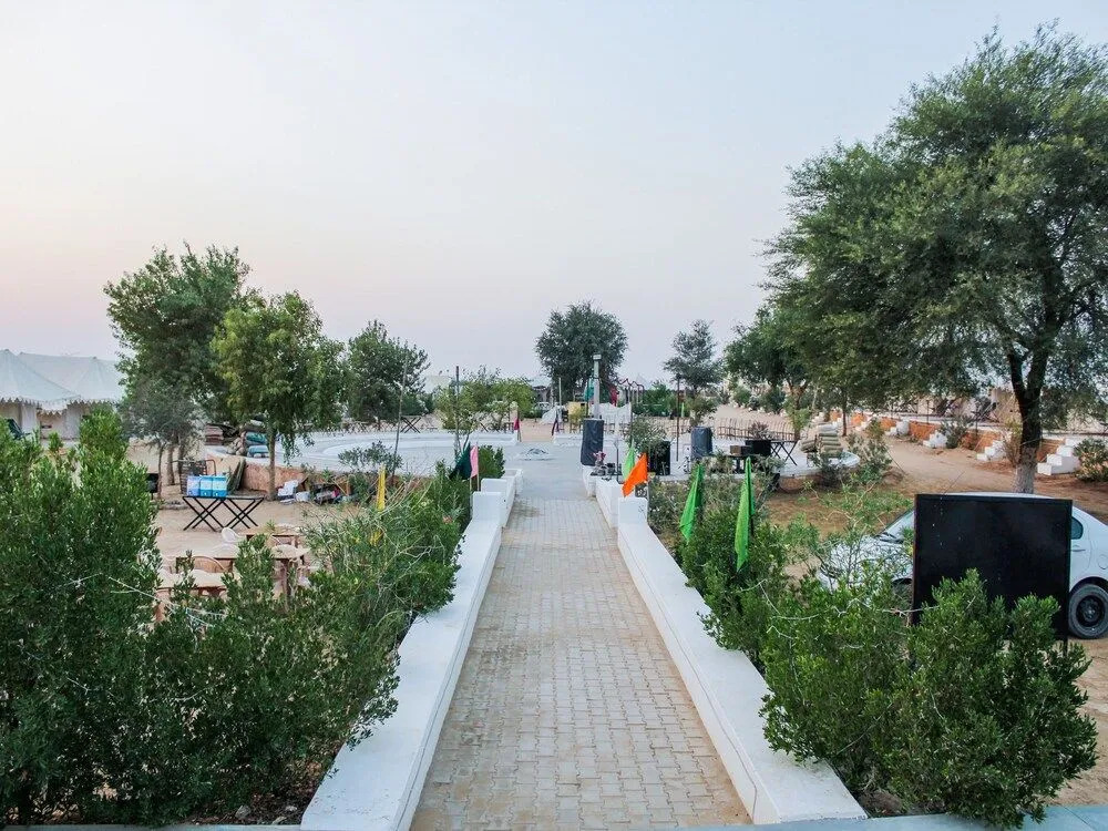 OYO 26228 Royal Camps