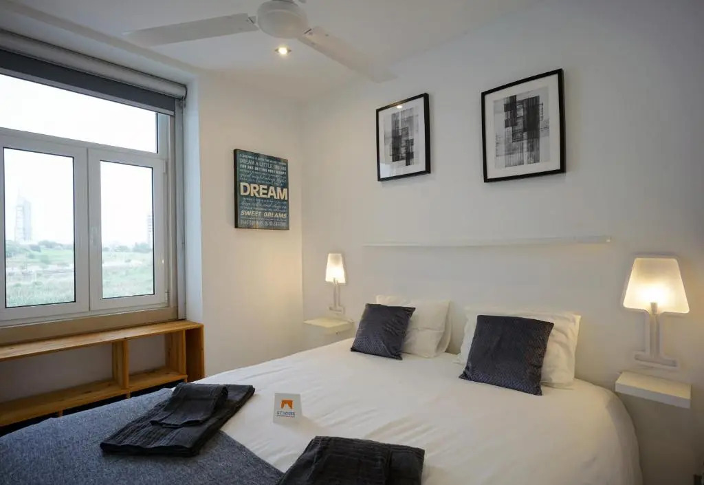 Expo Oriente 2 Bedrooms by GT House
