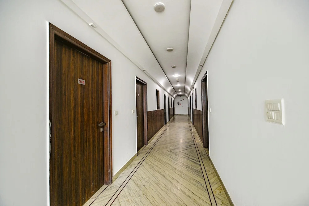 Fabhotel Laxmi Palace