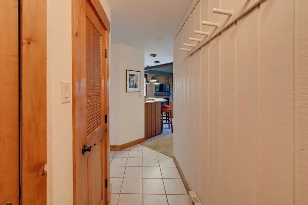 Upscale Condo w/ Balcony < 1/2 Mi to Ski Resort