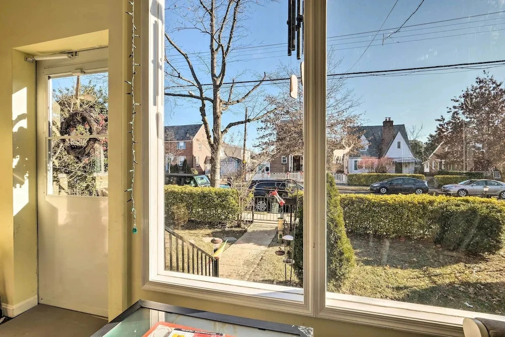 5 Mi to National Mall: Home in Washington DC