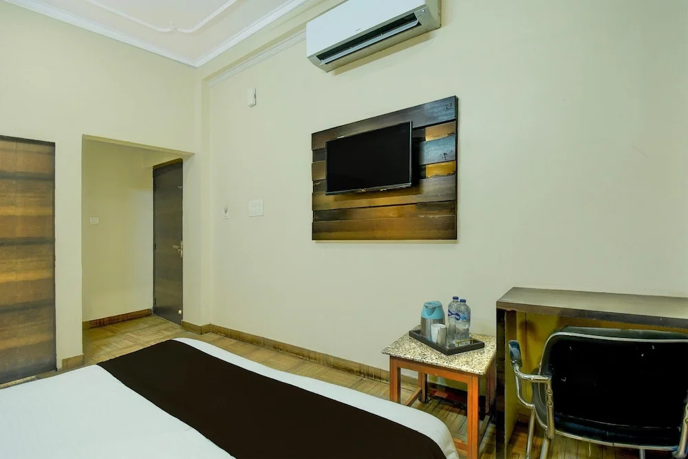 Deluxeaishwarya Inn