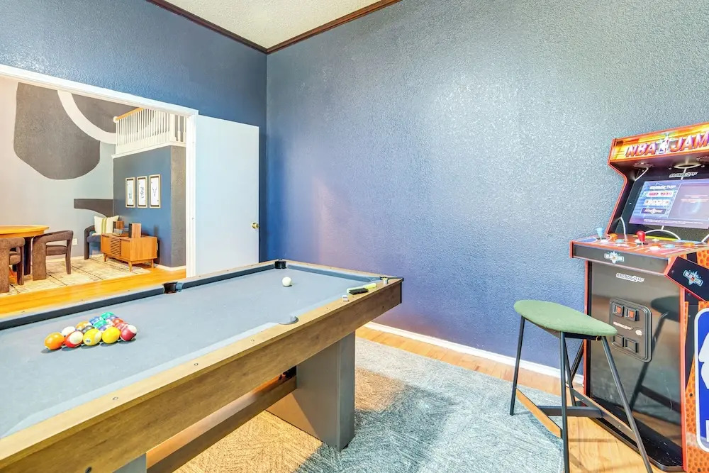 Group-friendly Grand Prairie Home w/ Perks!