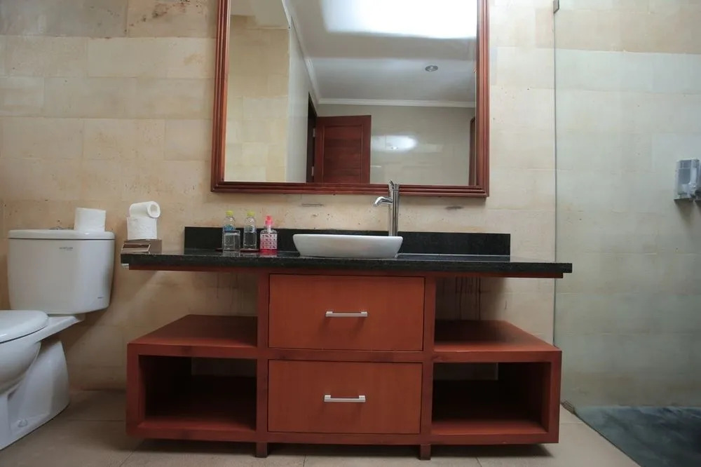 RedDoorz Plus @ Raya Batu Bolong