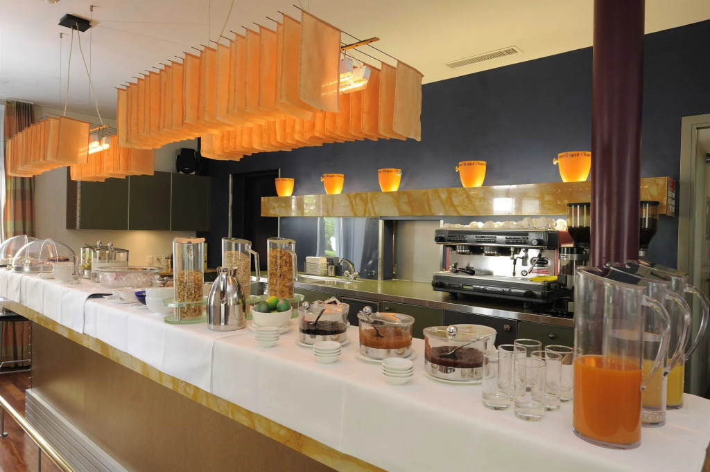 Alma Hotel - Boutique hideaway by the lake with rooftop and ladies-only wellness