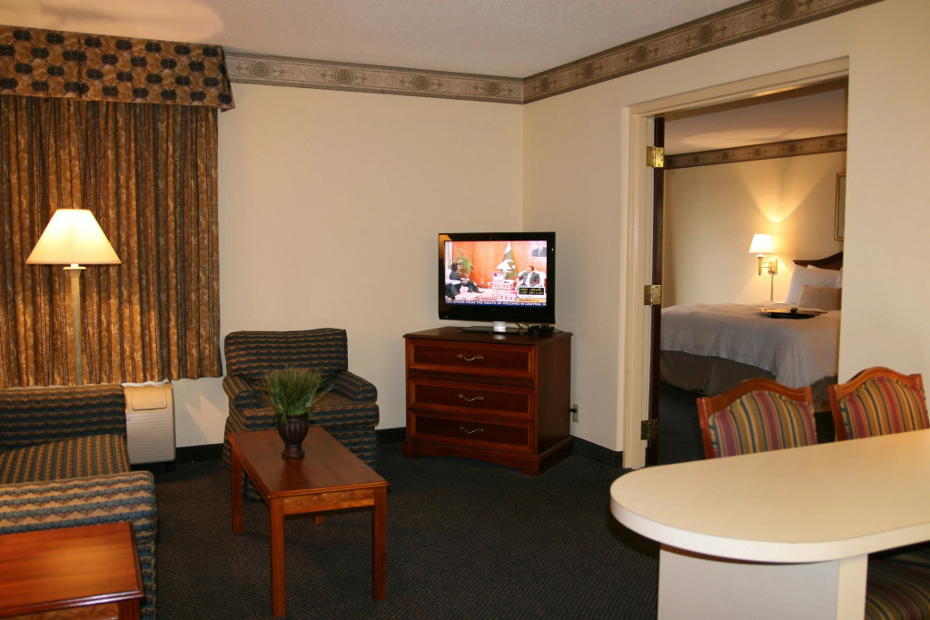 Hampton Inn & Suites-Atlanta Airport North-I-85