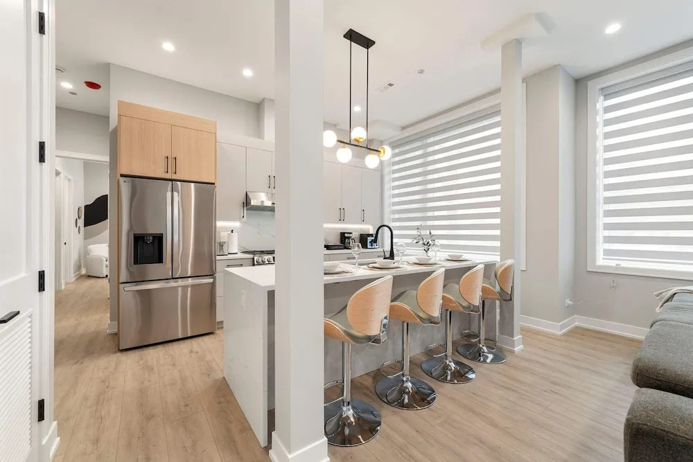 Spacious Bright Modern New Unit in Tri Taylor