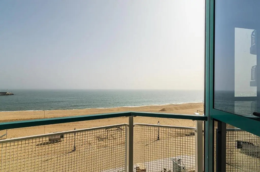 Alek Apart Golden Sands