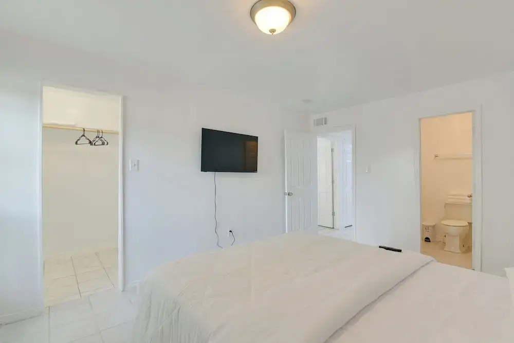 15 Mi to Dtwn Houston: Condo in Gated Community