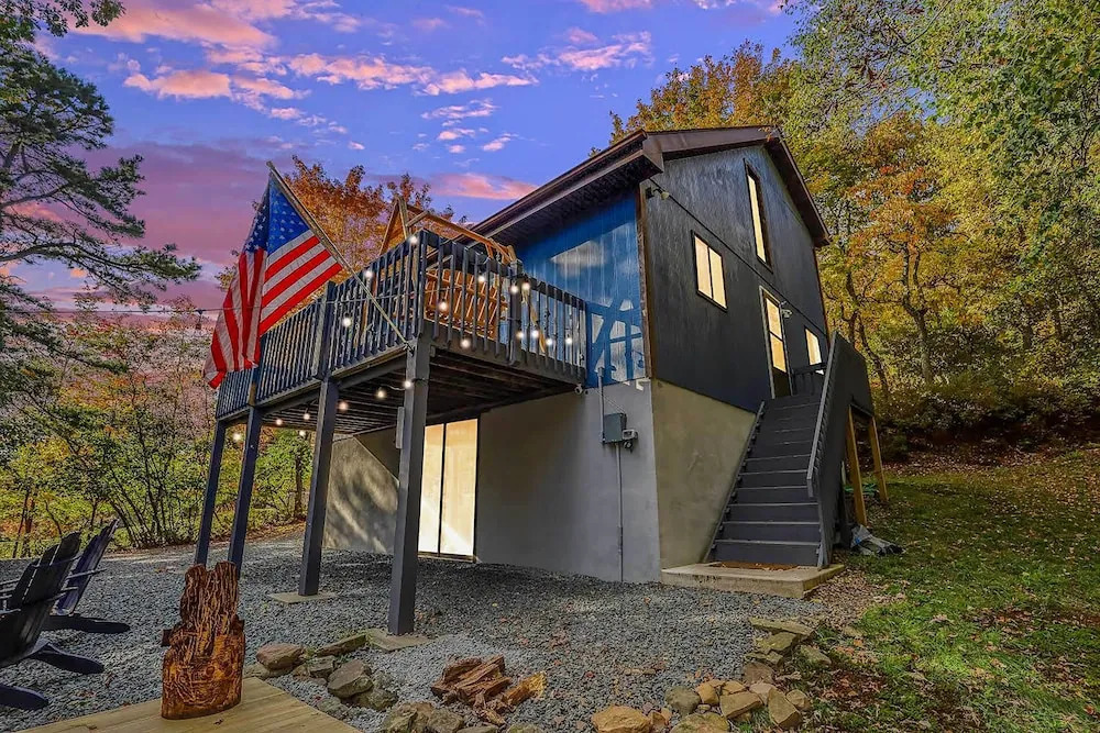 Hot Tub, Fire Pit & Barrel Sauna: Poconos Abode