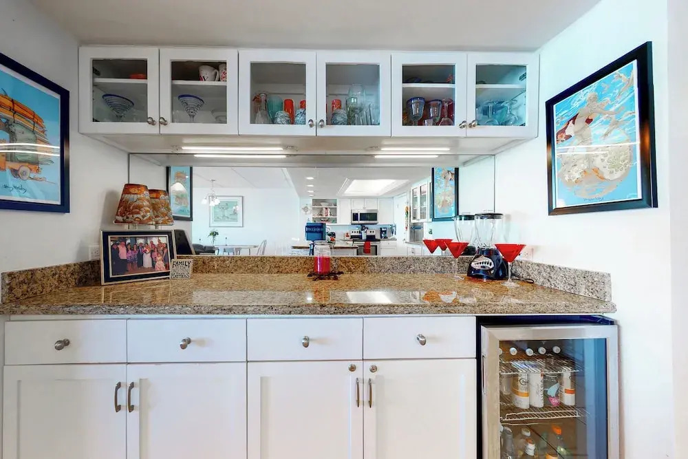 3BR Gulf-view Suite w/ Pools, Gym & Tennis