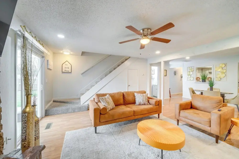 5 Mi to Route 66 Fun! Tulsa Towhome w/ Game Room