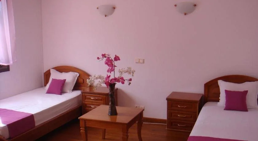 Elegance Hotel