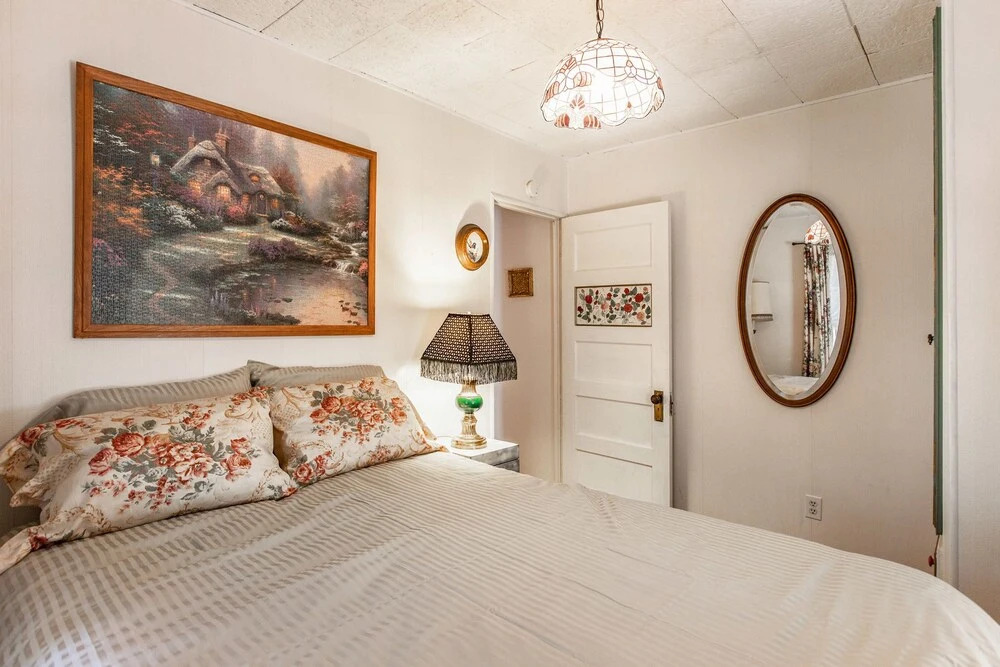 The Cottage - Charming Home 2 Bedrooms 2 Bathrooms Home