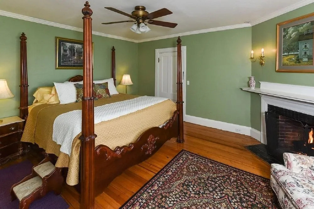 Saltair Inn Waterfront B&B