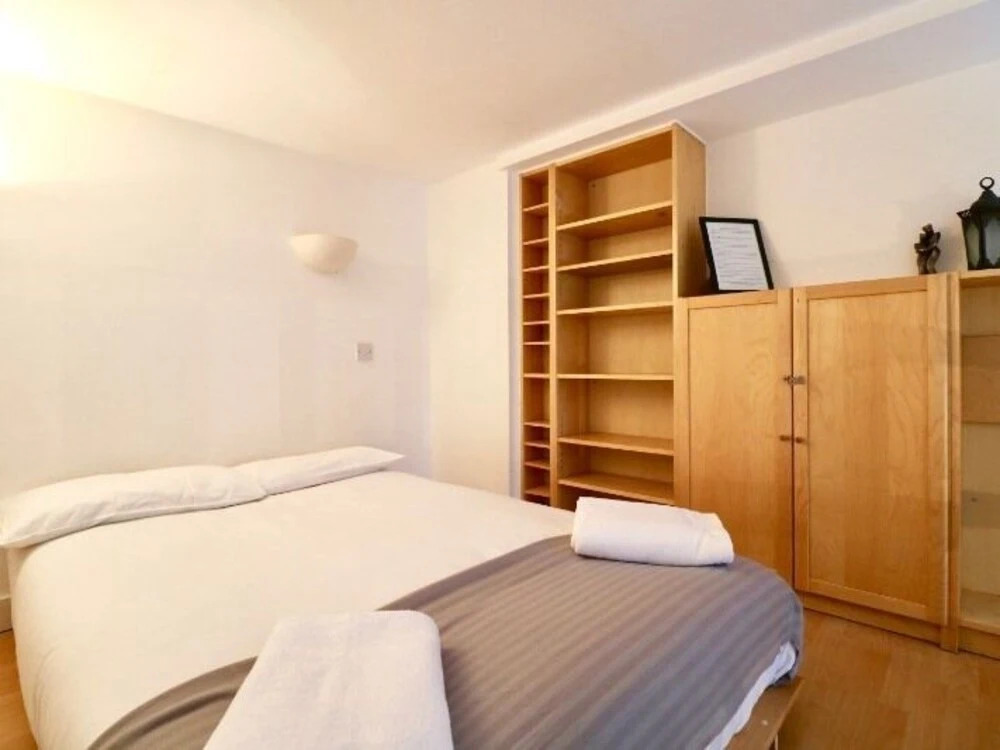 HFS Studio Next To Hydepark L16