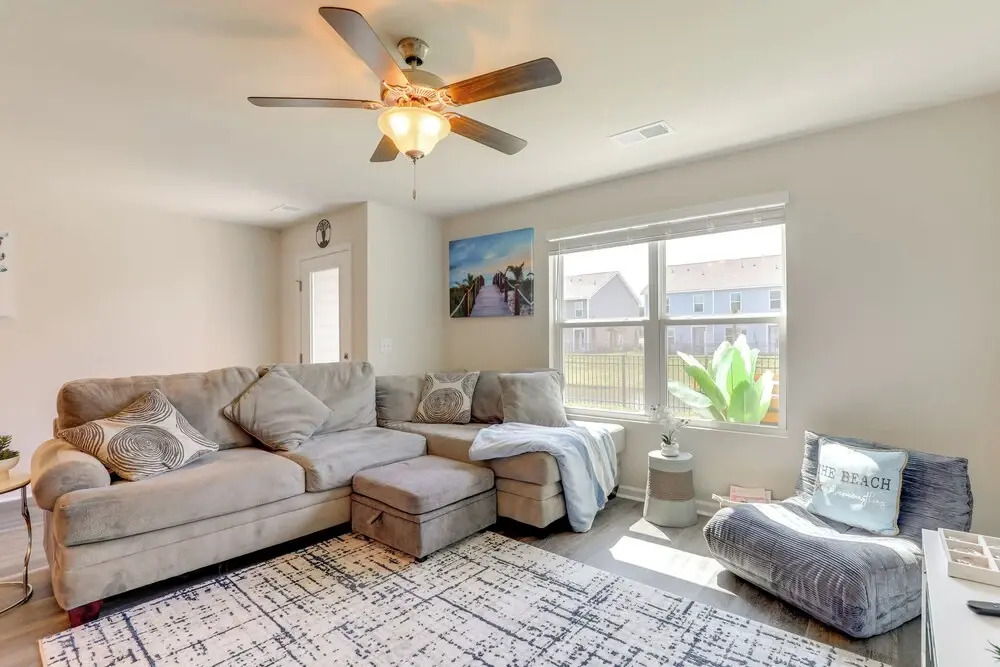 Modern Escape 2 Mi to Surfside Beach Fishing Pier